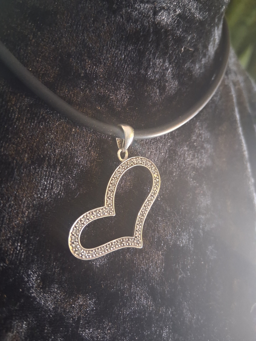 Heart Outline Pendant 925 Sterling Silver Necklace. 925 Clasp & Leath Cord.